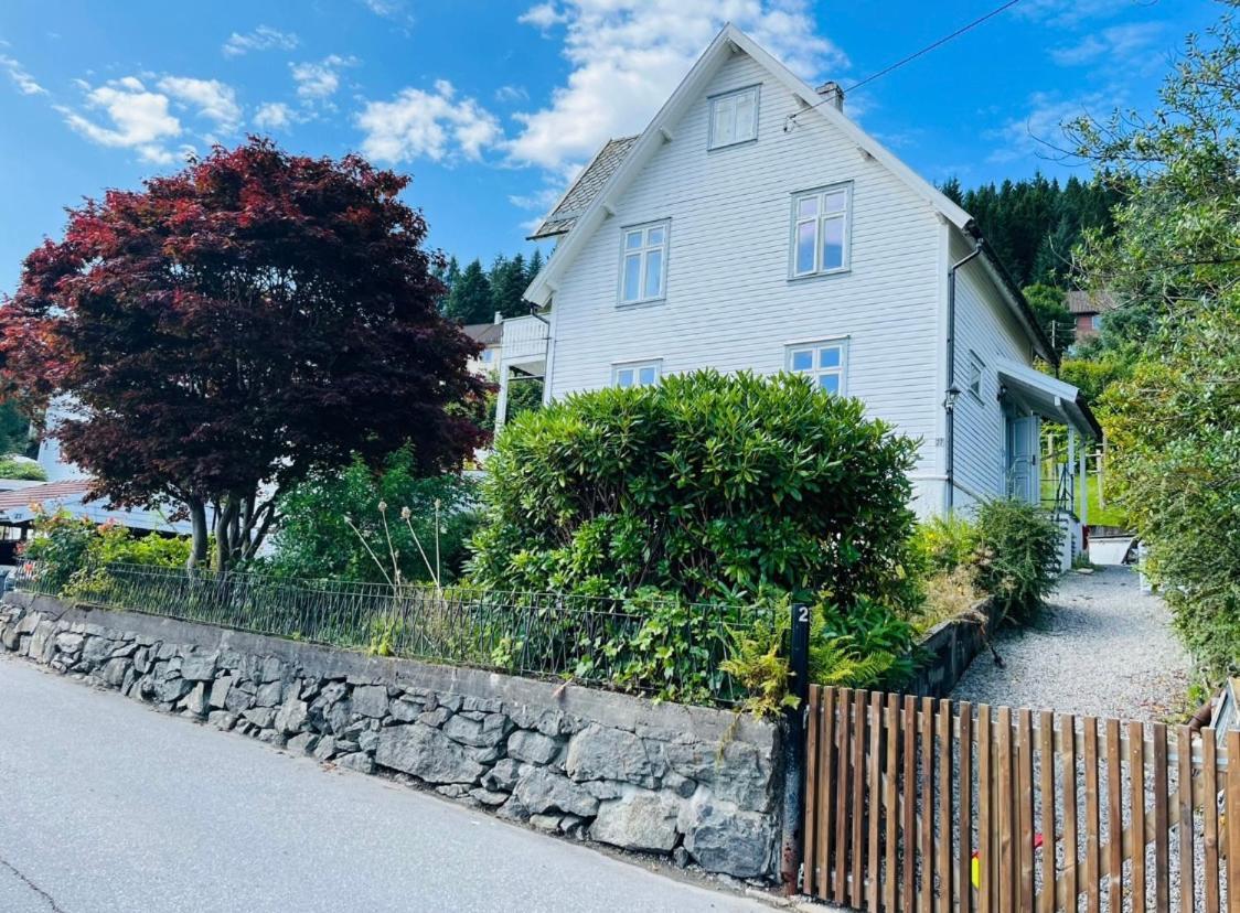 ベルゲンBrand New Flat, Parking!アパートメント エクステリア 写真
